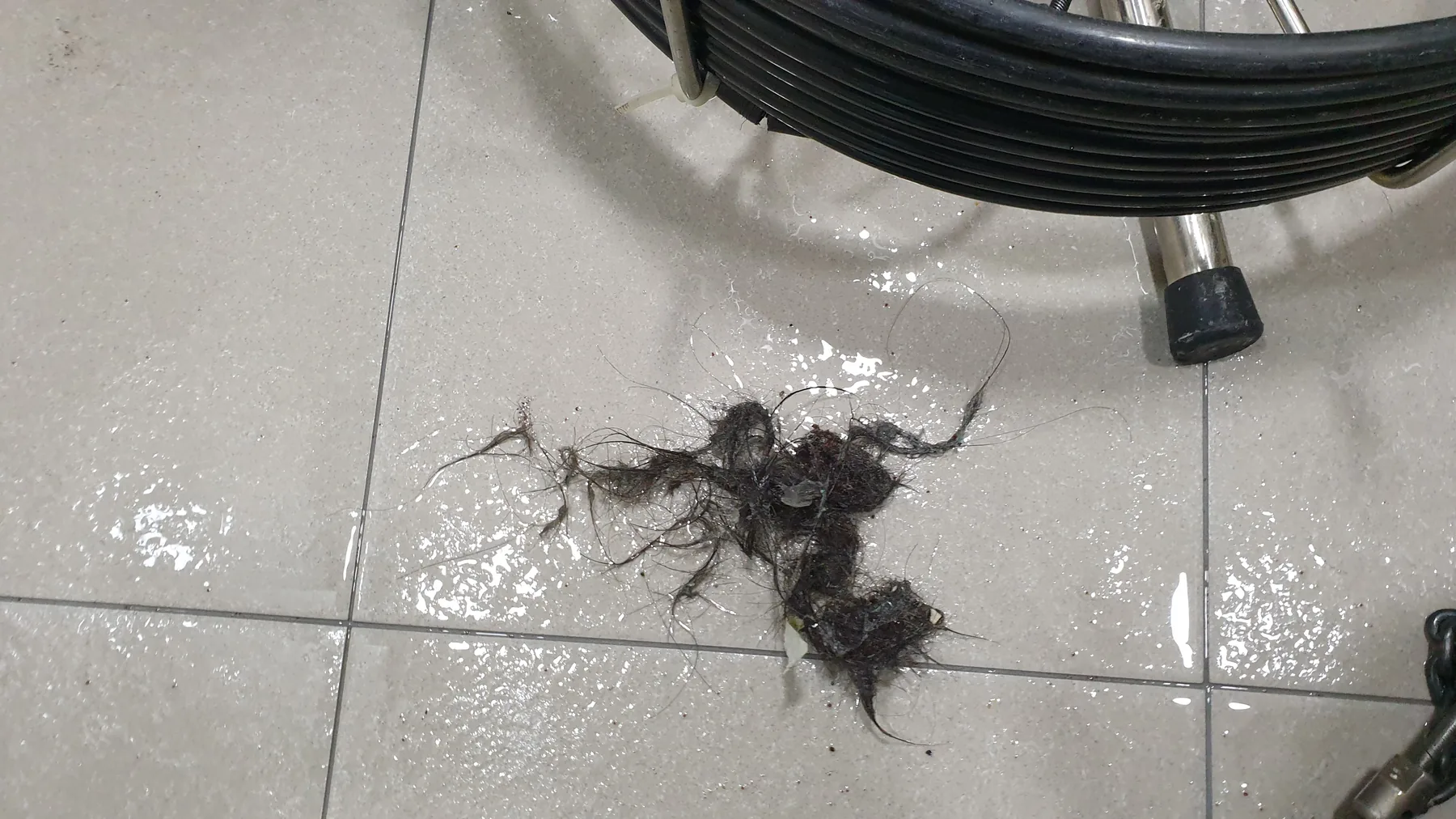 용인 수지구 신봉동 화장실 하수구 작업 후 물 흐름 확인