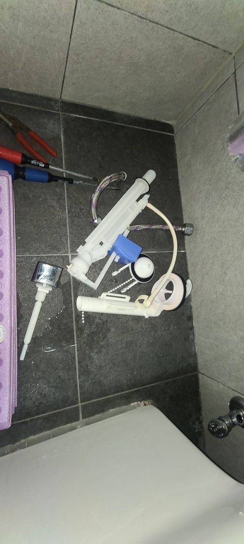 분리해 놓은 급수·배수 부속