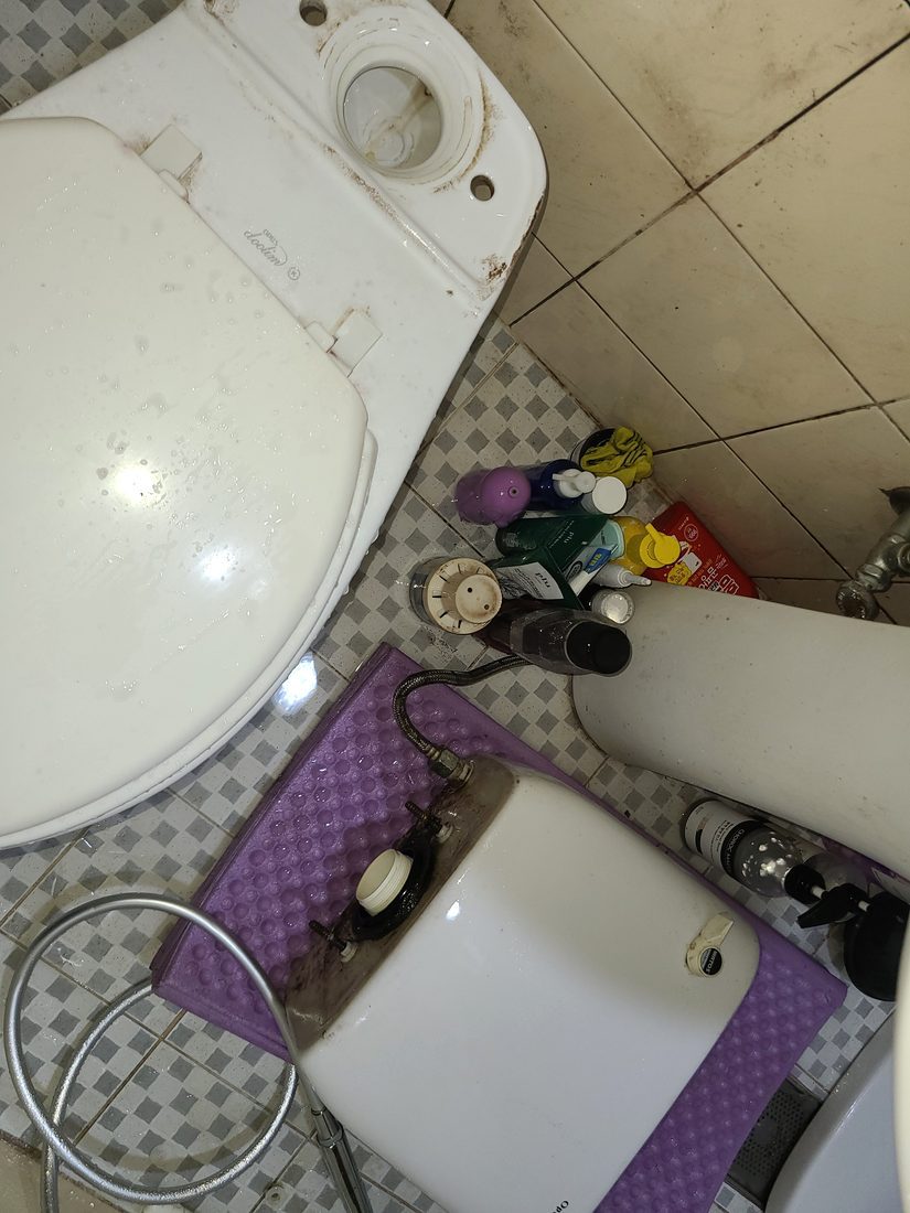 물탱크를 분리한 작업 상태